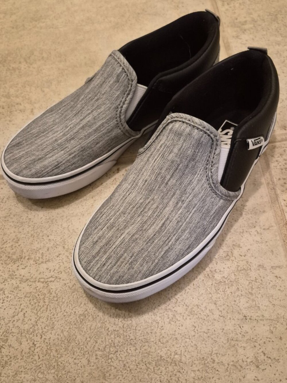 Unisex kids Slip On Vans - Youth Size US3
